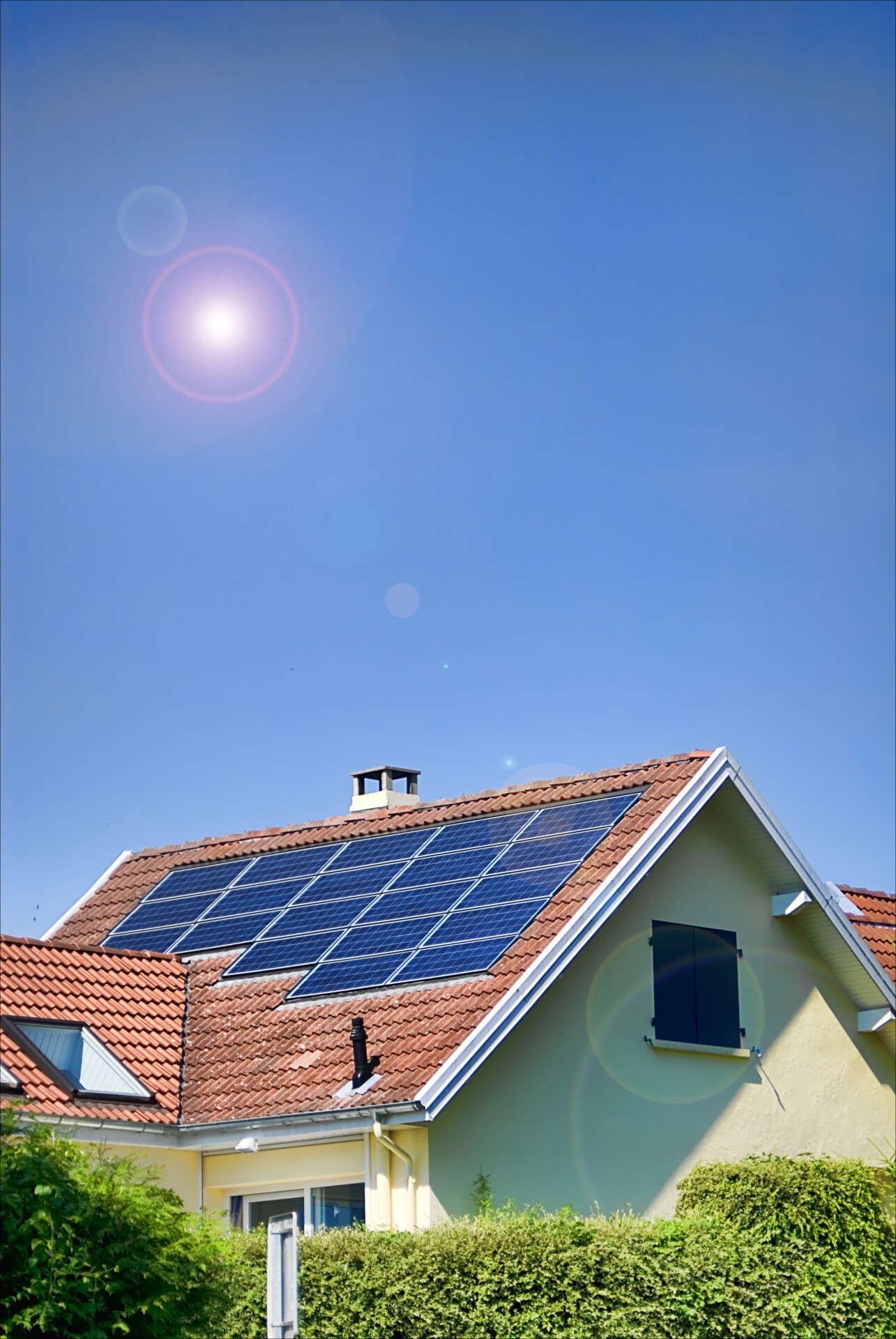 maison avec panneaux photovoltaïques